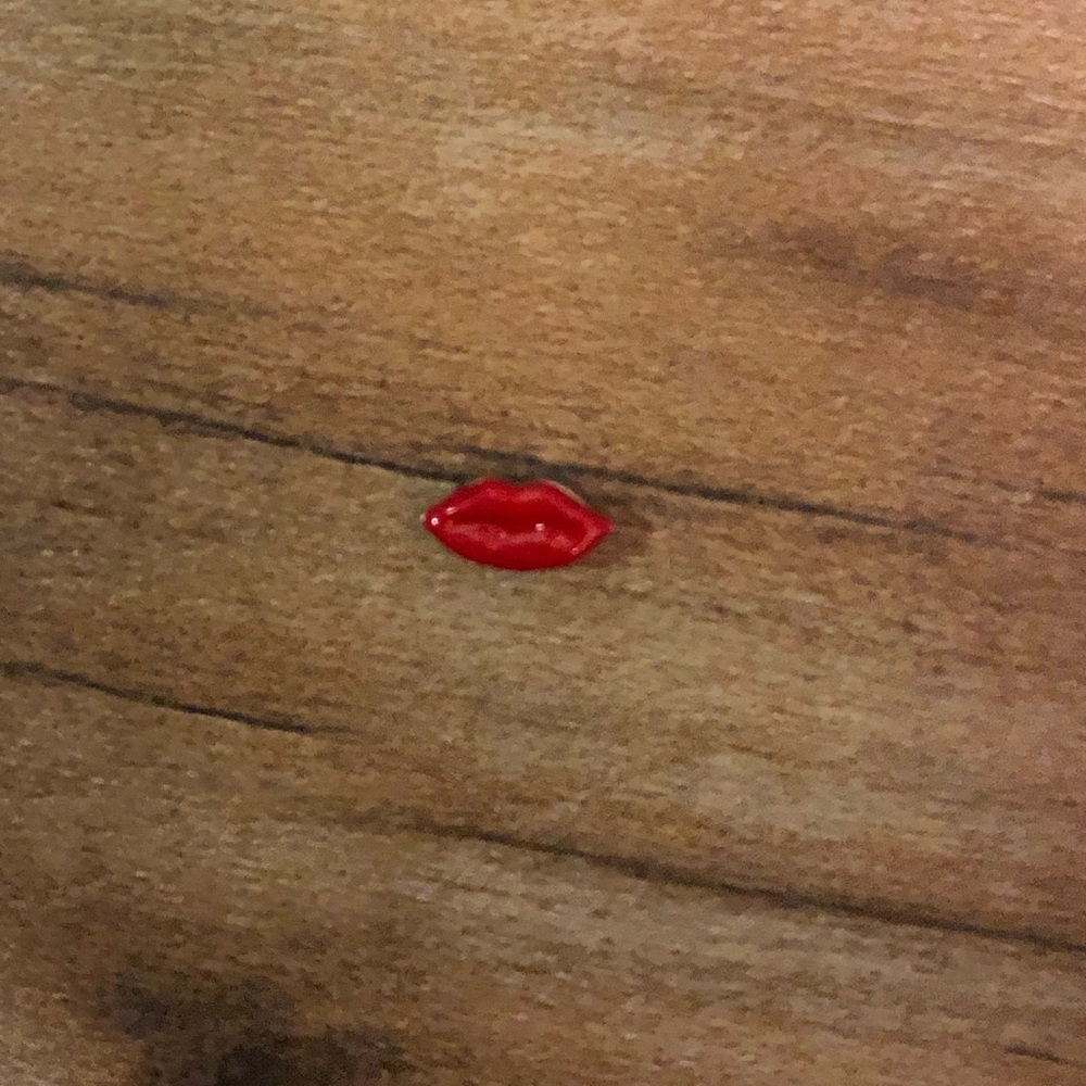 Origami Owl lips charm